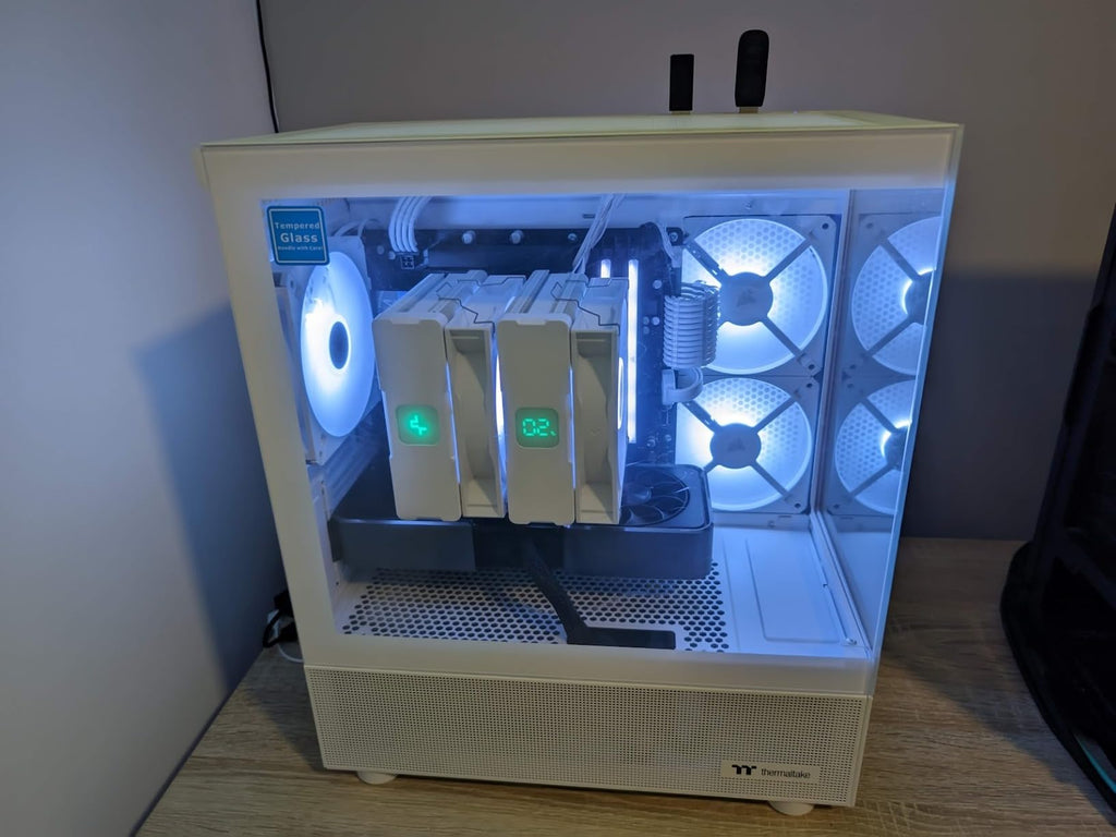 PC Gamer Astro - RX 9070 XT FPS Factory